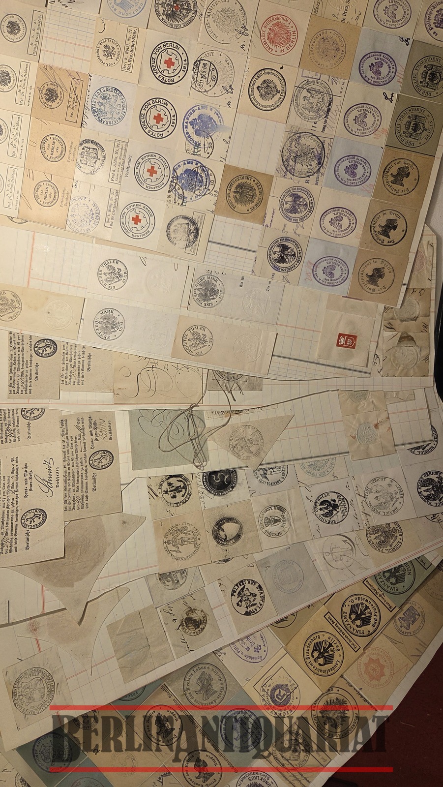 Ca. 250 Stempel, Steuermarken, Quittungen etc. Siehe Fotos.